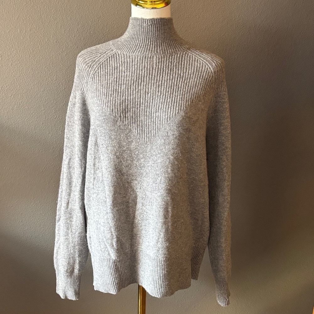 100% Cashmere Cozy High-Neck Rib Detail Sweater - Light Gray